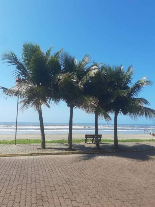 Casa Em Itanhaem Com 2 Quartos Garagem P 2 Carros, Churrasqueira, Piscina 200 M Da Praia Exteriör bild